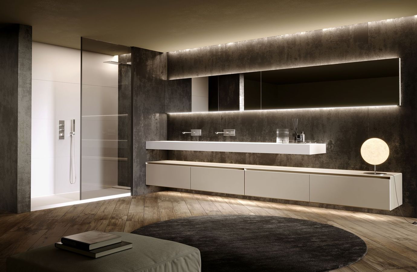 Bagno moderno con doccia in vetro, mobile lavabo sospeso e dettagli scuri.