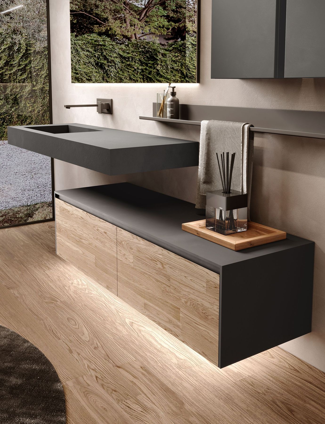 Mobiletto moderno per il bagno con mobili grigi, mensola e portasciugamani.