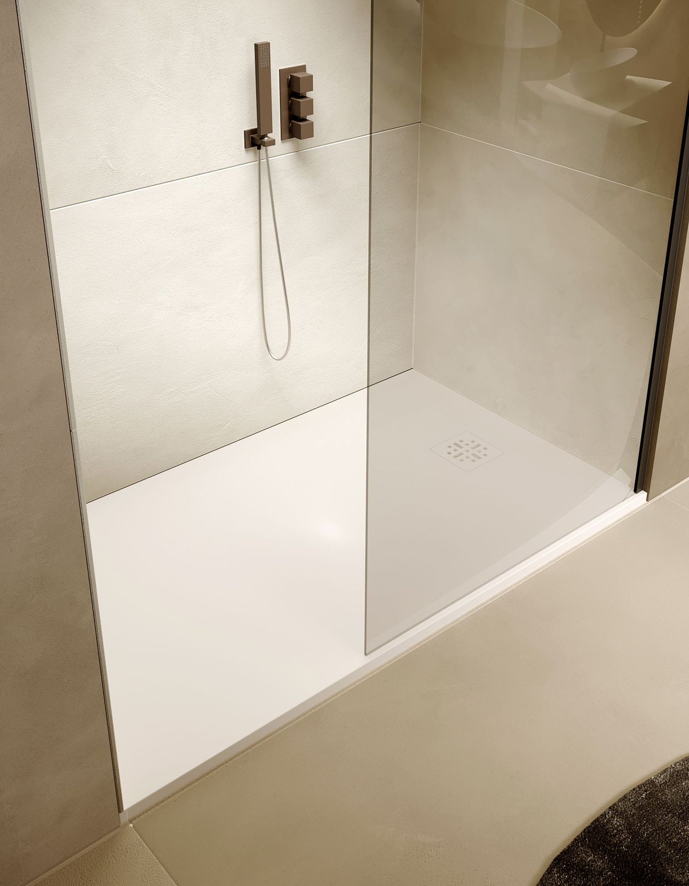 Bagno moderno con vasca bianca, mobile lavabo sospeso, ampia finestra e parete strutturata.