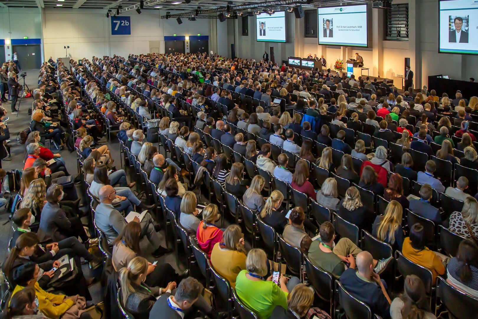 Voll besetzter Saal zur Eröffnung Deutscher Krebskongress 2022