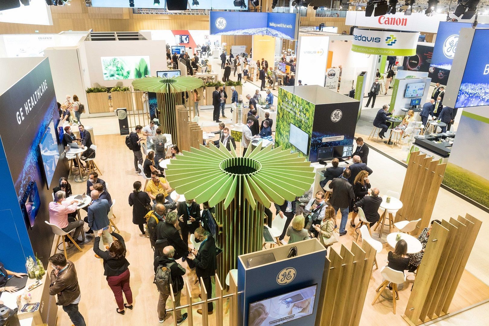 Impressionen der Industrieausstellung beim Röntgenkongress 2022: Panorama- Ansicht von oben
