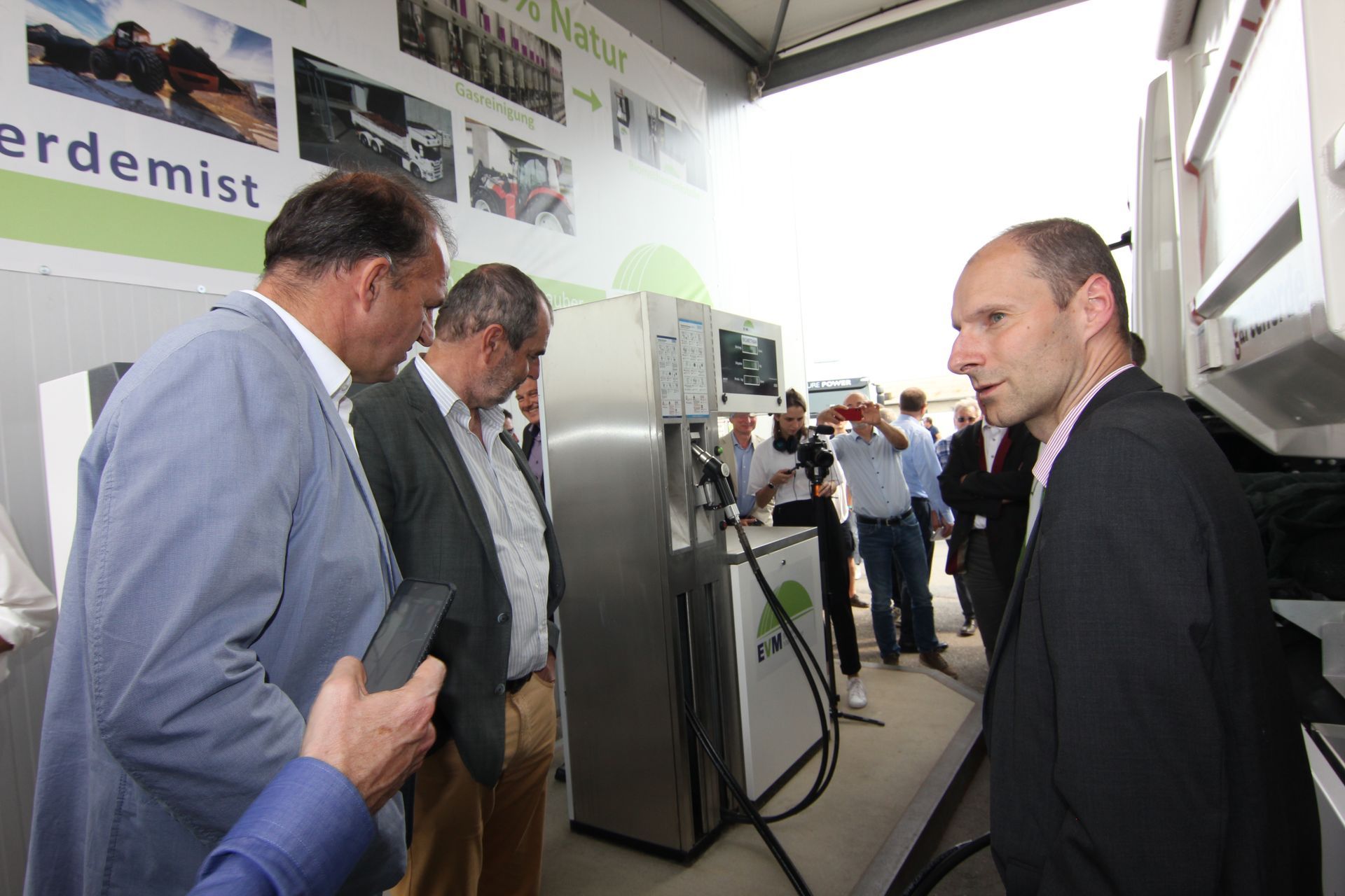 Interview EVM Biogas LKW betanken