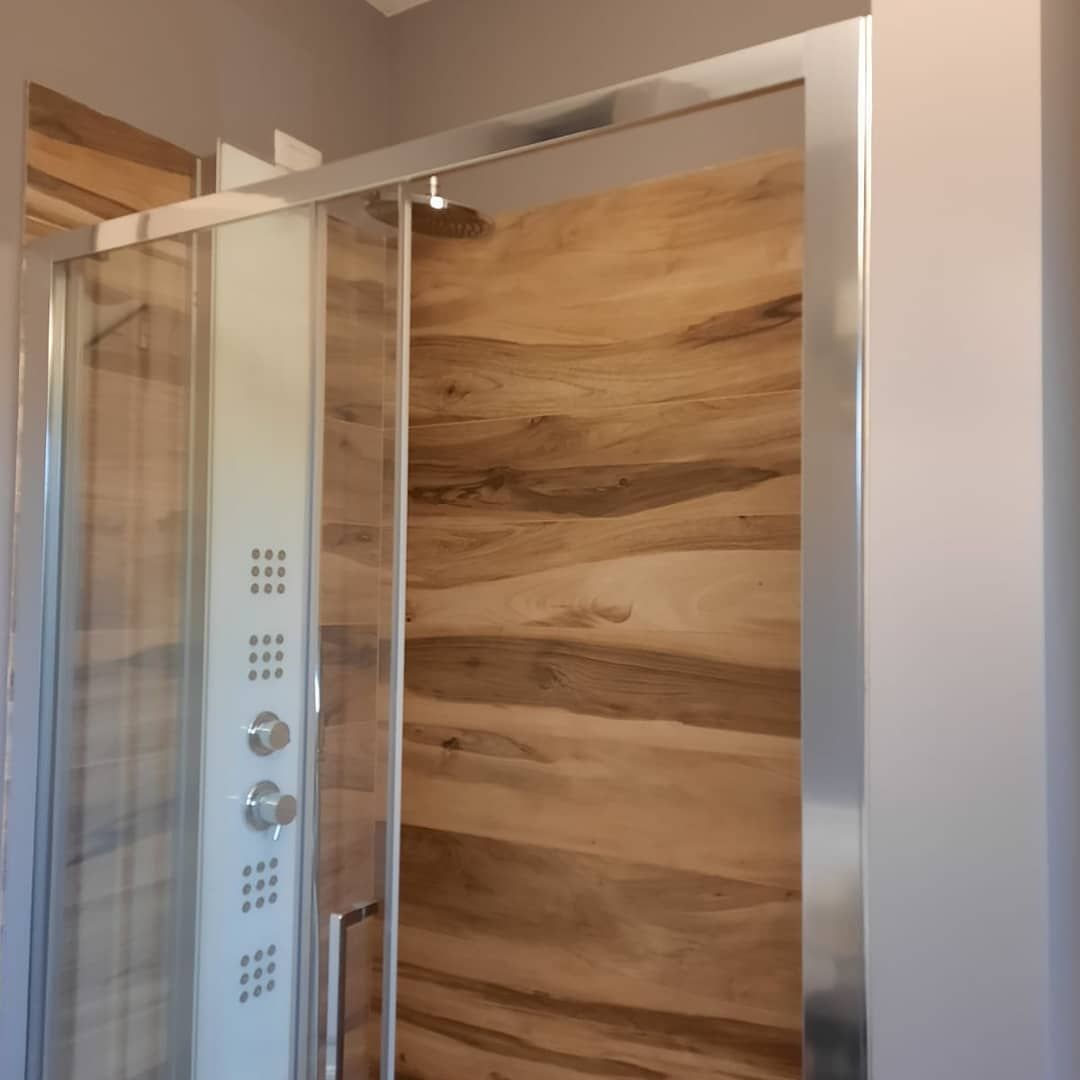 imbiancatura di pareti del bagno