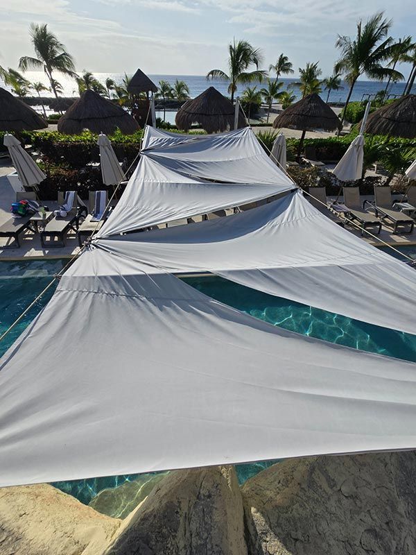 Instalación de cortinas black out en Cancún