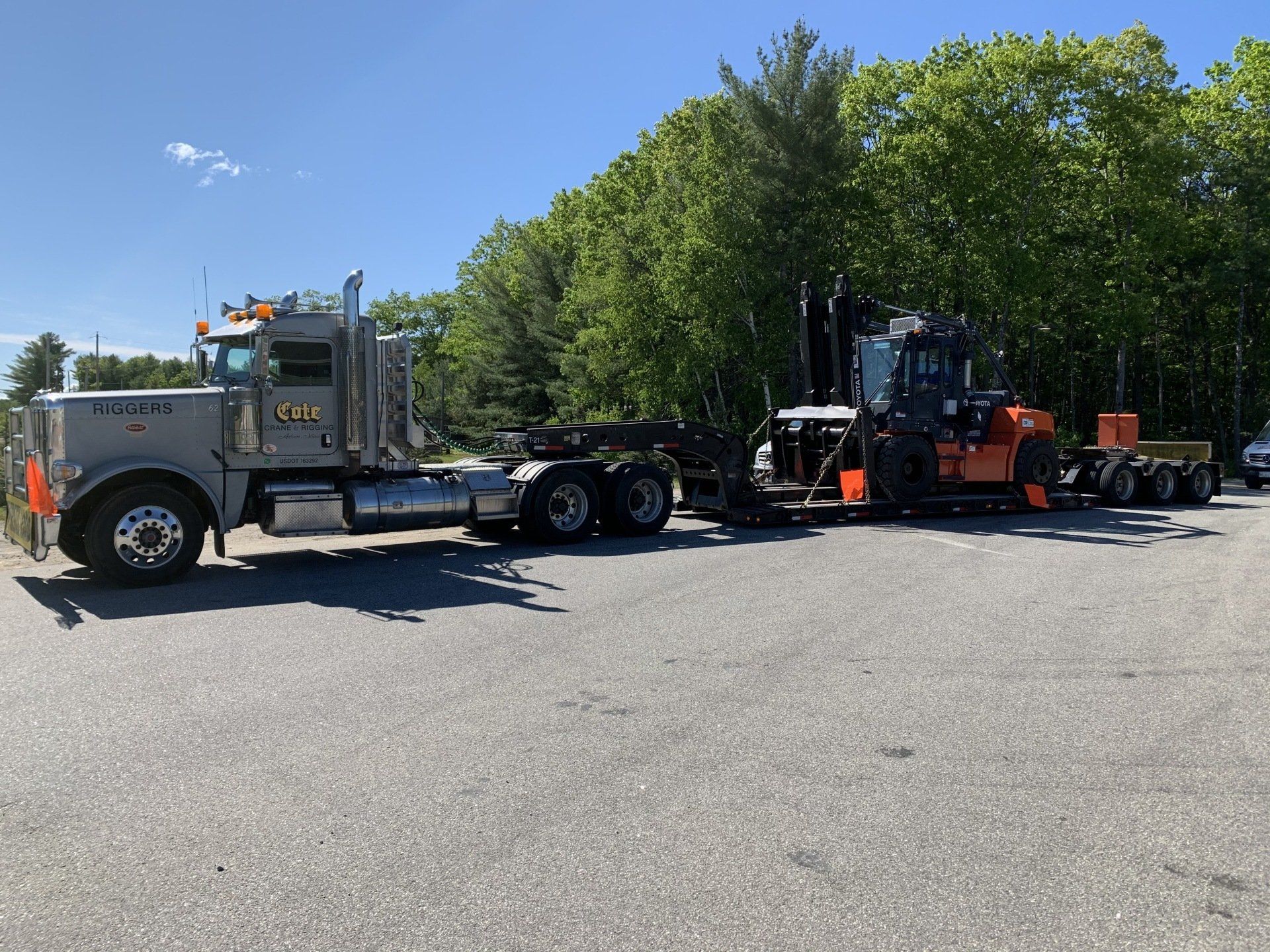 Heavy hauling and trucking rental service in Maine and New Hampshire