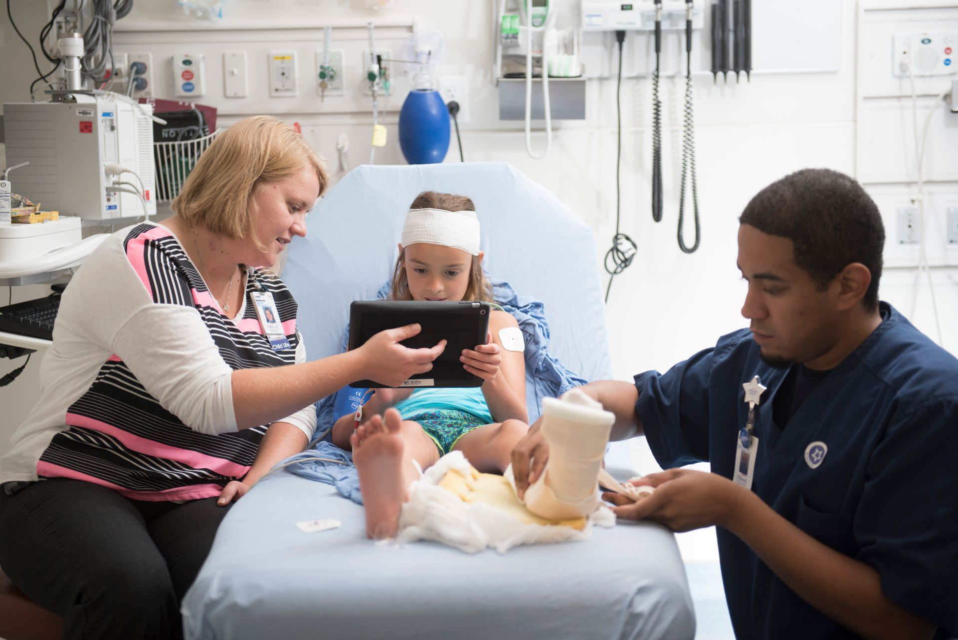 Child Life Specialist connects with pediatric patient while they get a cast put on their leg