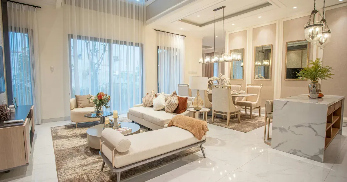 A living room with a lot of windows and a view of the desert.