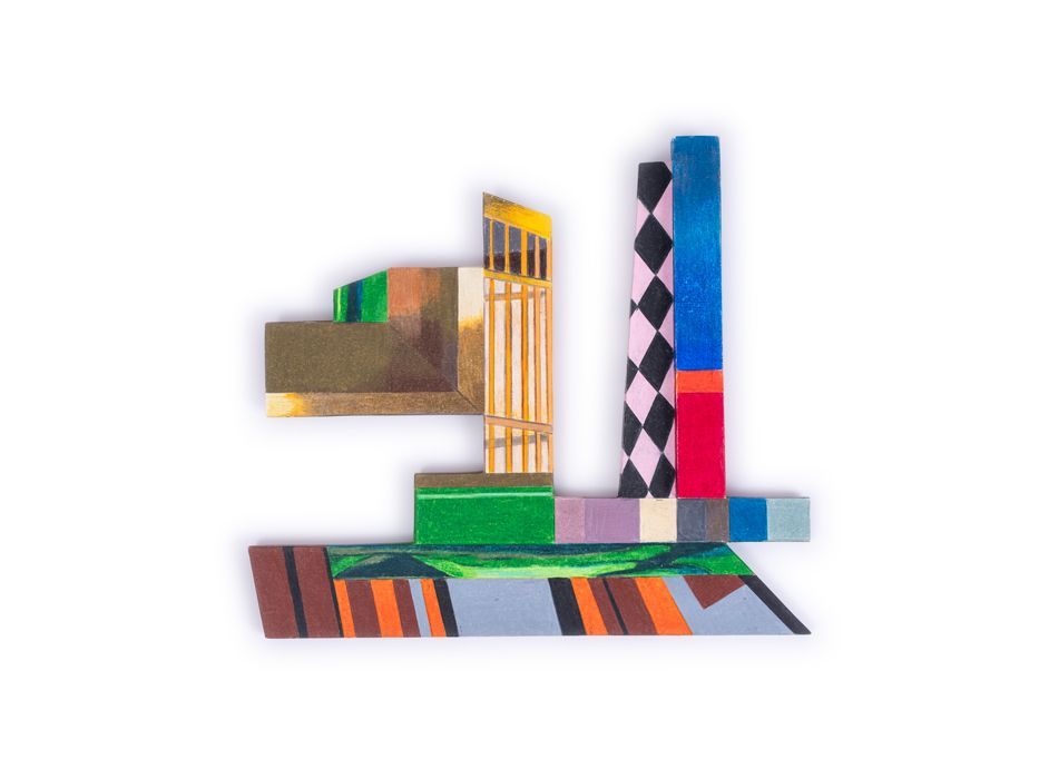 Abstracte, kleurrijke, geometrische collage die op een stadsgezicht lijkt.