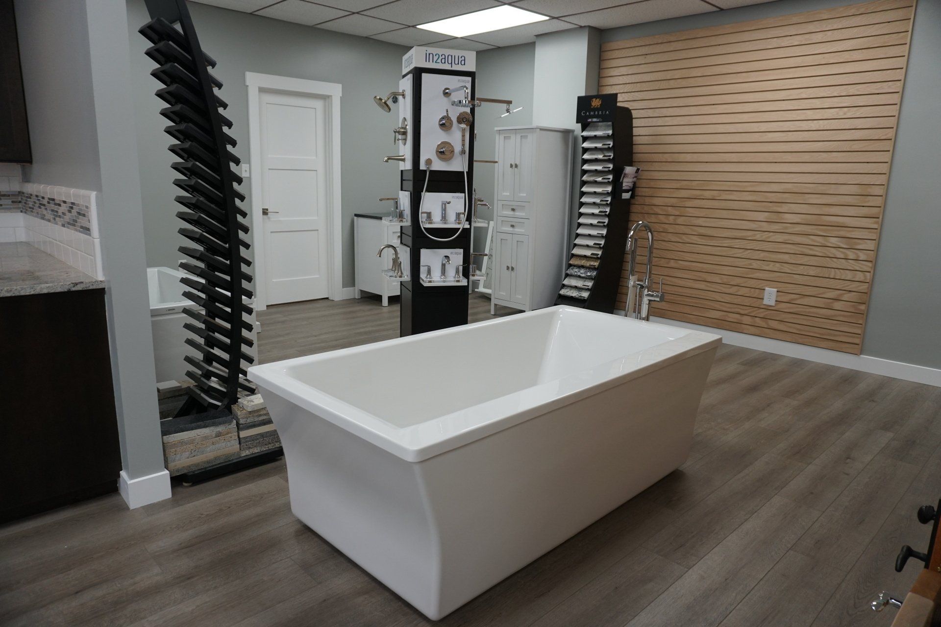 A large white bathtub is sitting in a bathroom showroom.