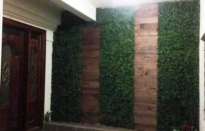 PASTO SINTÉTICO Y FOLLAJE ARTIFICAL