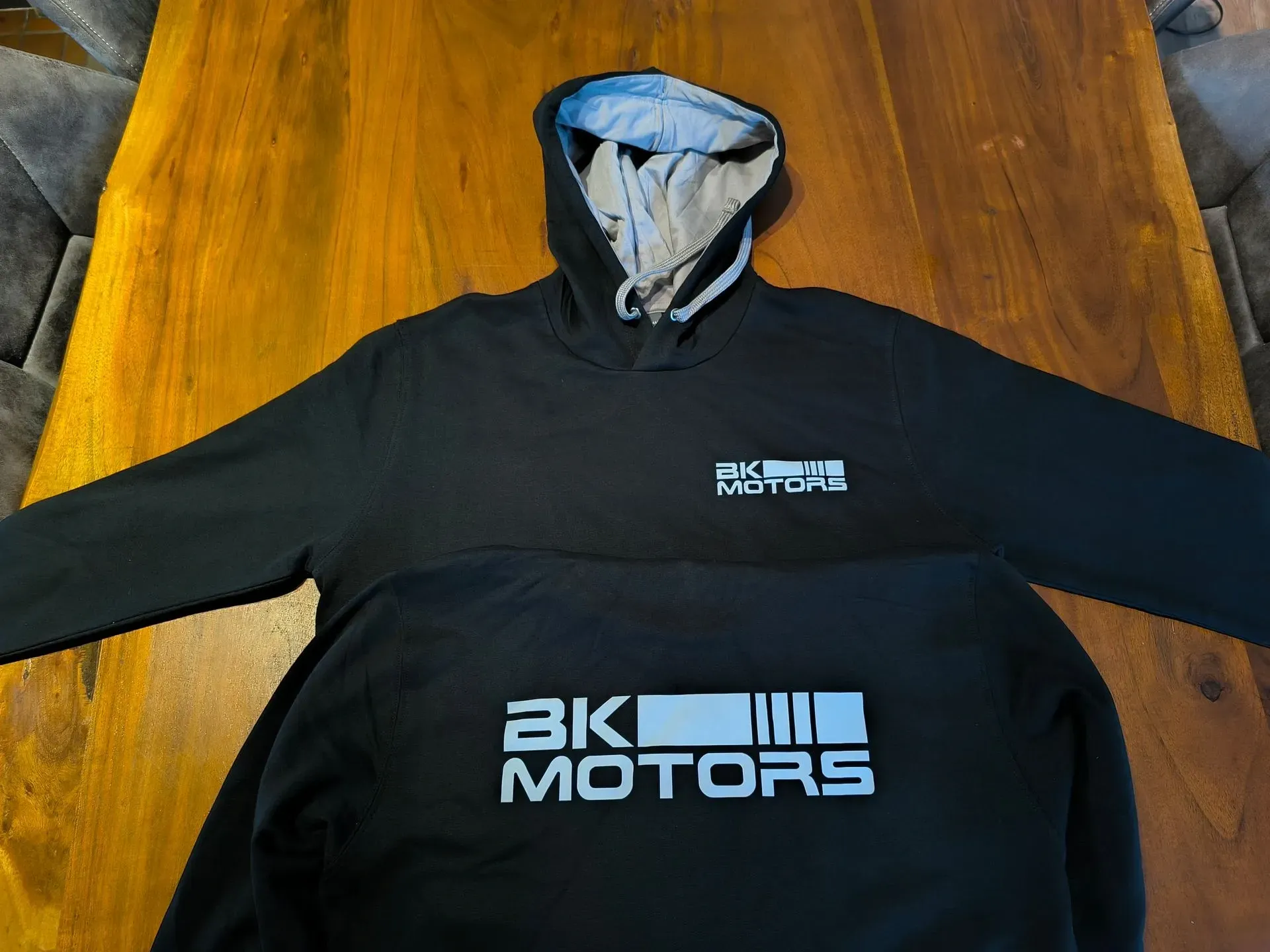 Zwarte bedrukte hoodie met BK motors.