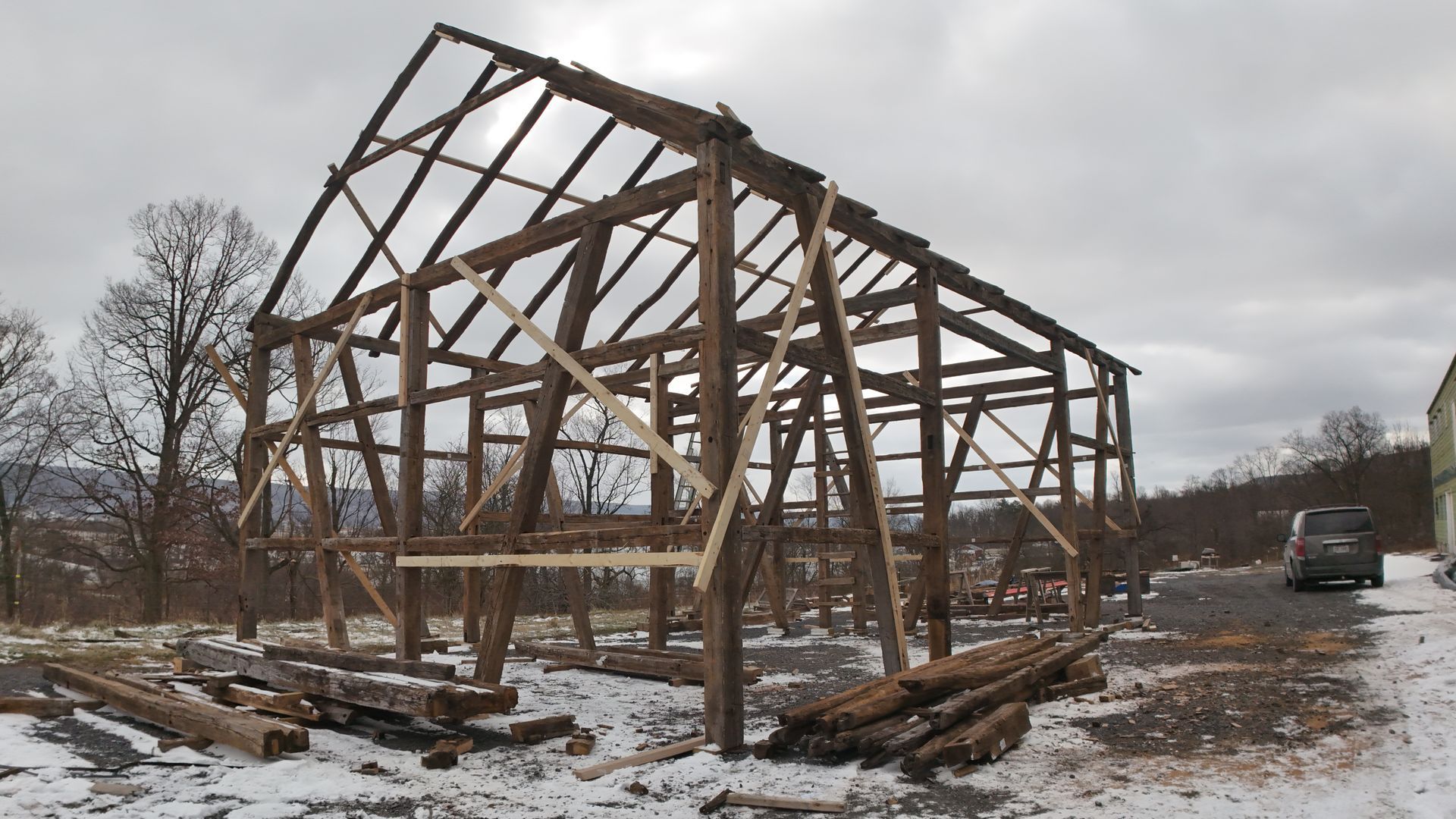 Build and design a home using an antique wooden structure