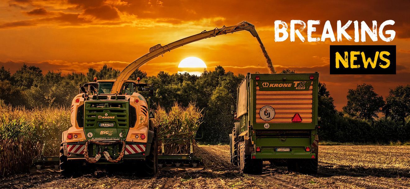 Zwei landwirtschaftliche Maschinen ernten Feldfrüchte im Sonnenuntergang mit dem Text „Eilmeldung“.