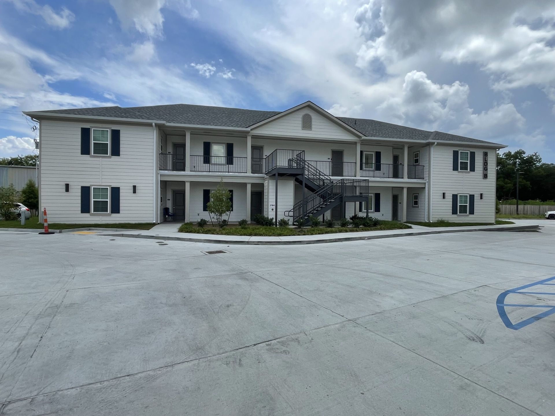 Glen Oaks Apartment
