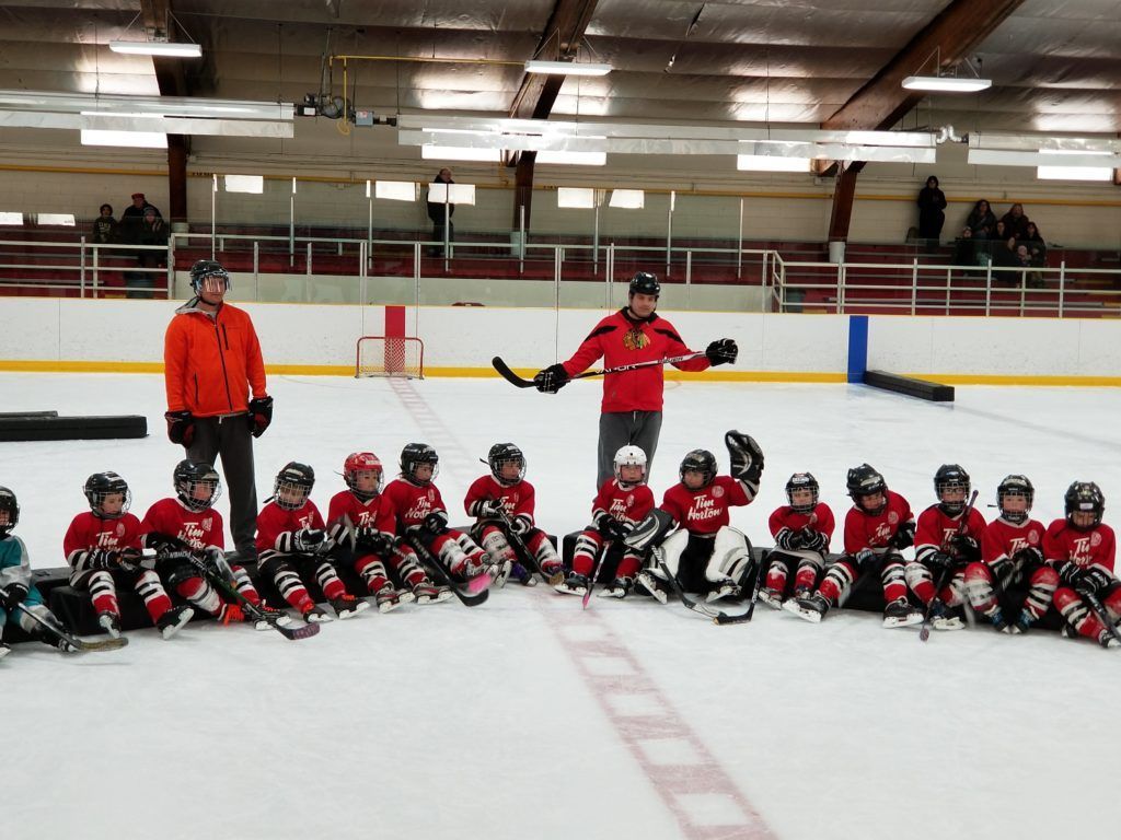 Thunder Bay Elks hockey players on the ice