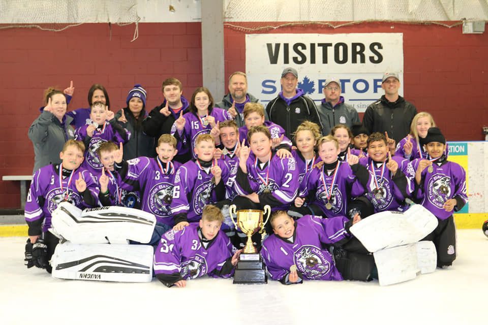 Thunder Bay Elks hockey players on the ice