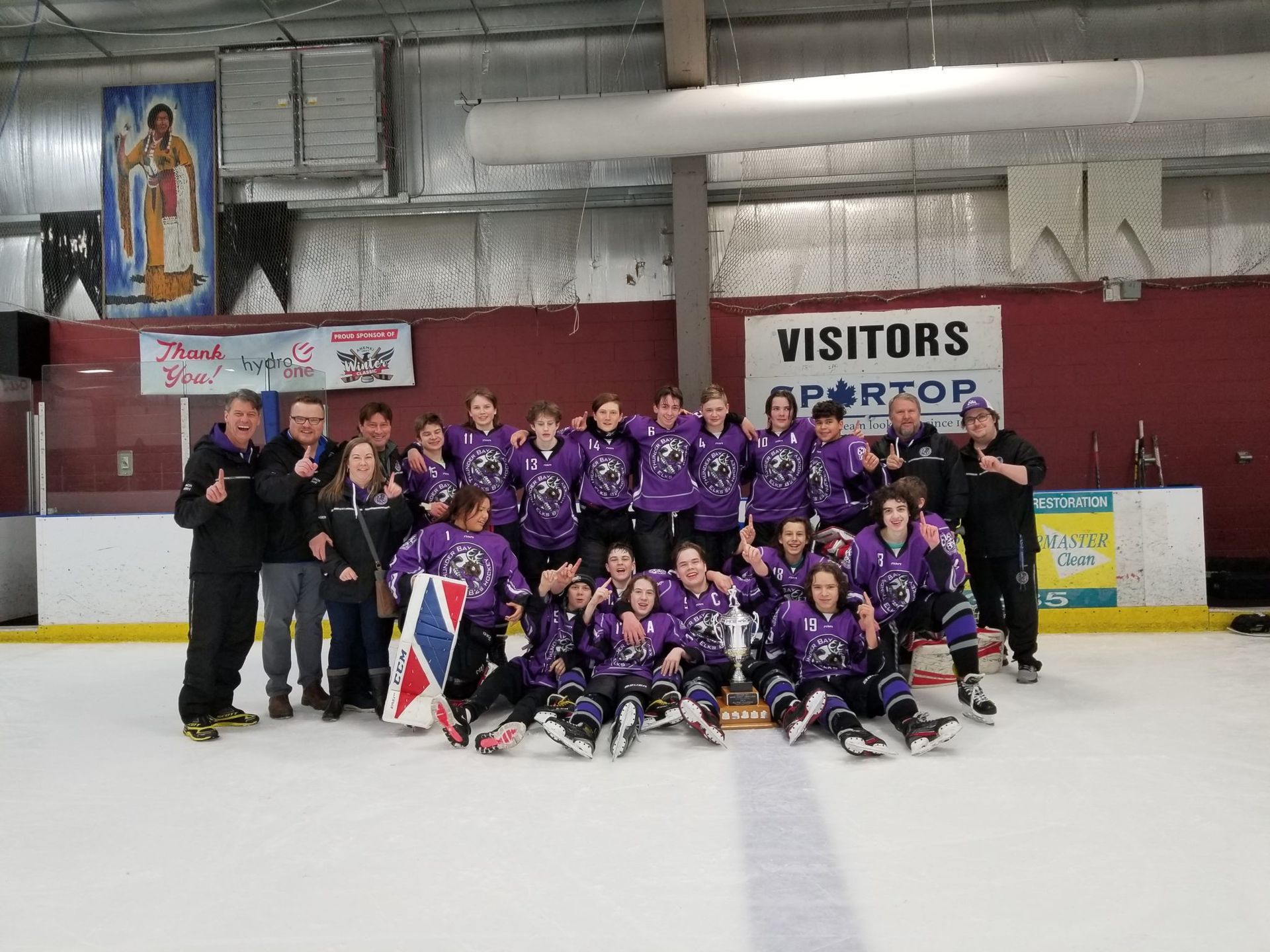 Thunder Bay Elks hockey players on the ice