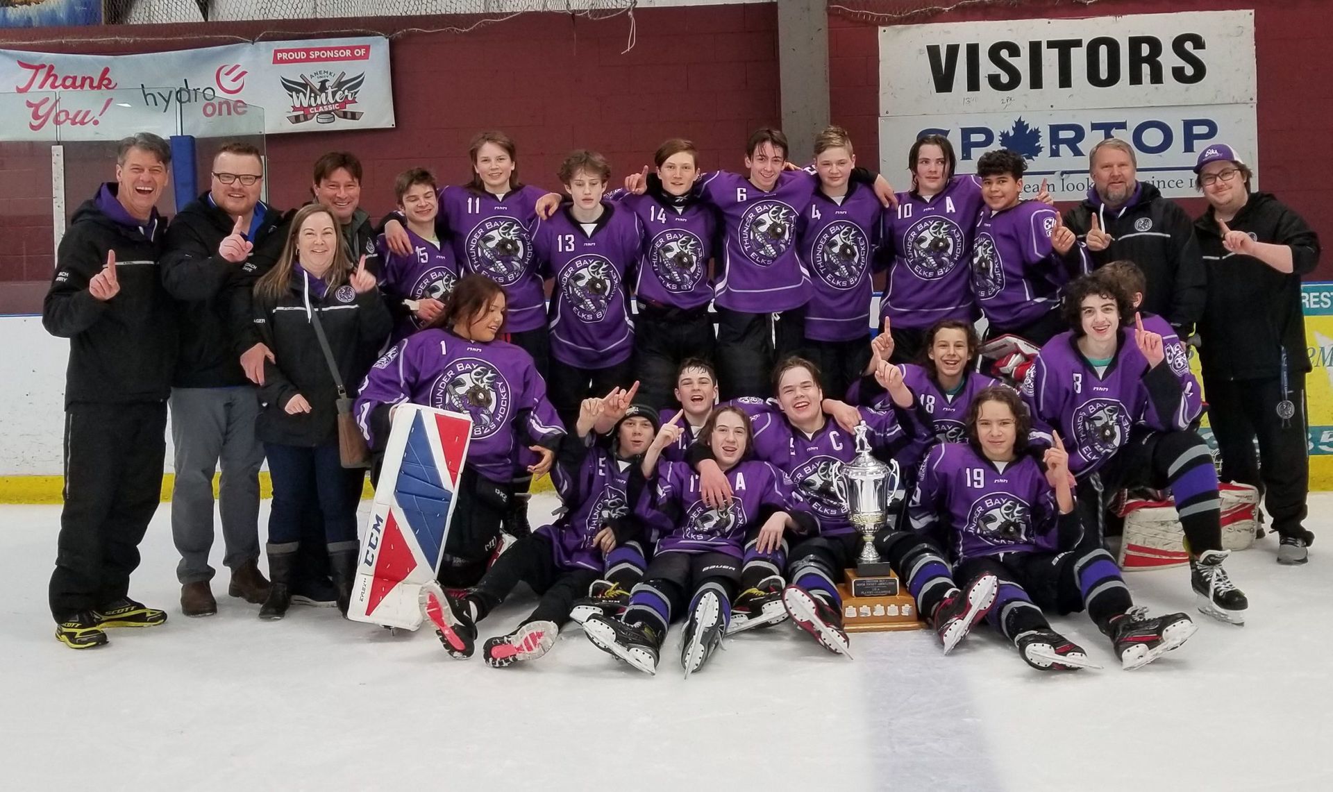 Thunder Bay Elks hockey players on the ice