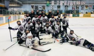 Thunder Bay Elks hockey players on the ice