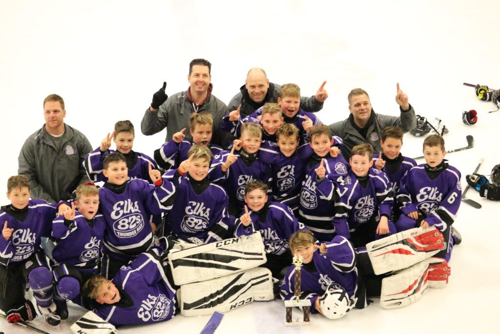 Thunder Bay Elks hockey players on the ice