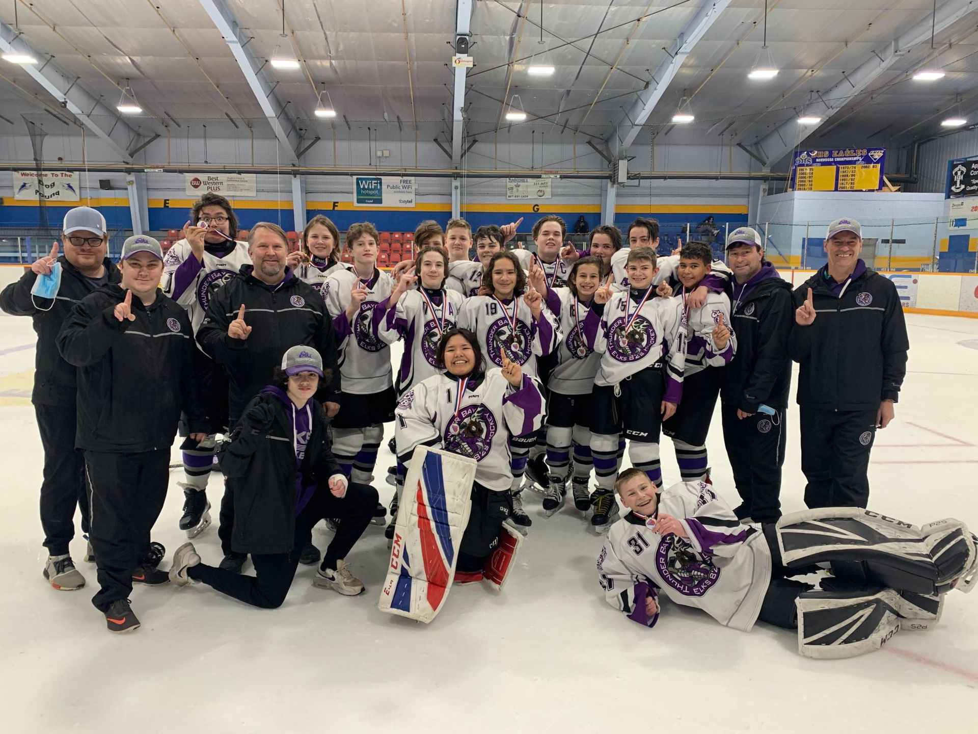 Thunder Bay Elks hockey players on the ice