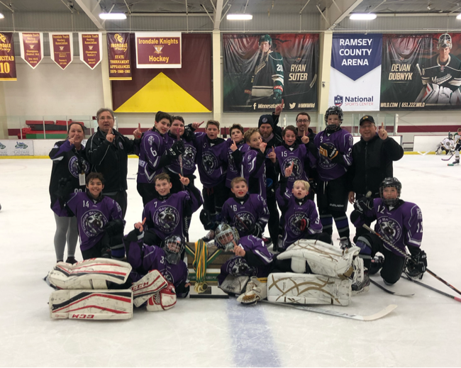 Thunder Bay Elks hockey players on the ice