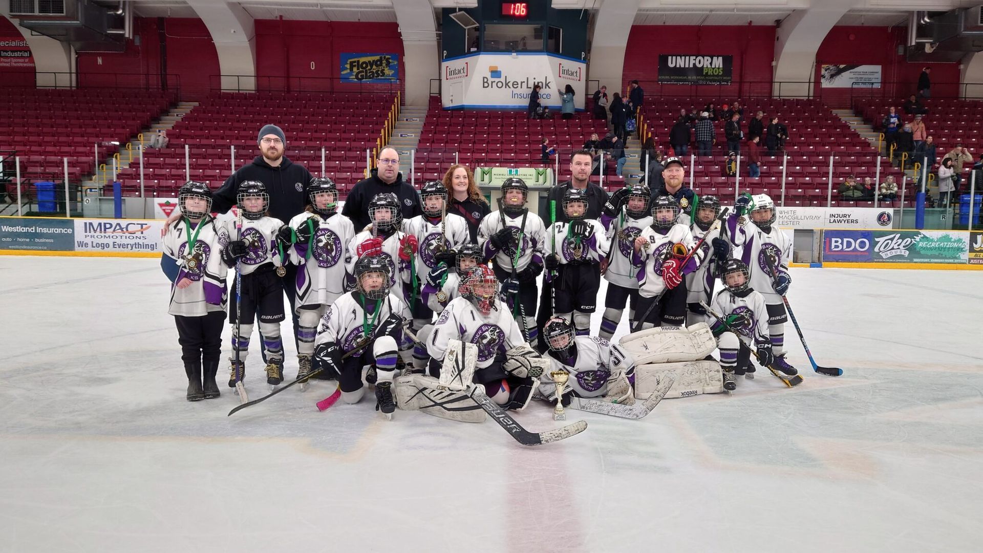 Thunder Bay Elks hockey players on the ice