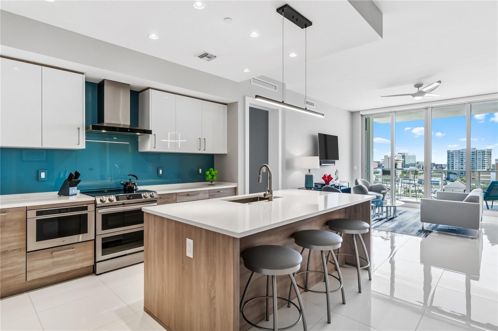 111 S. Pineapple Ave., #905, Sarasota, FL 34236