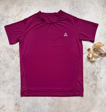Camiseta deportiva magenta de manga corta extendida