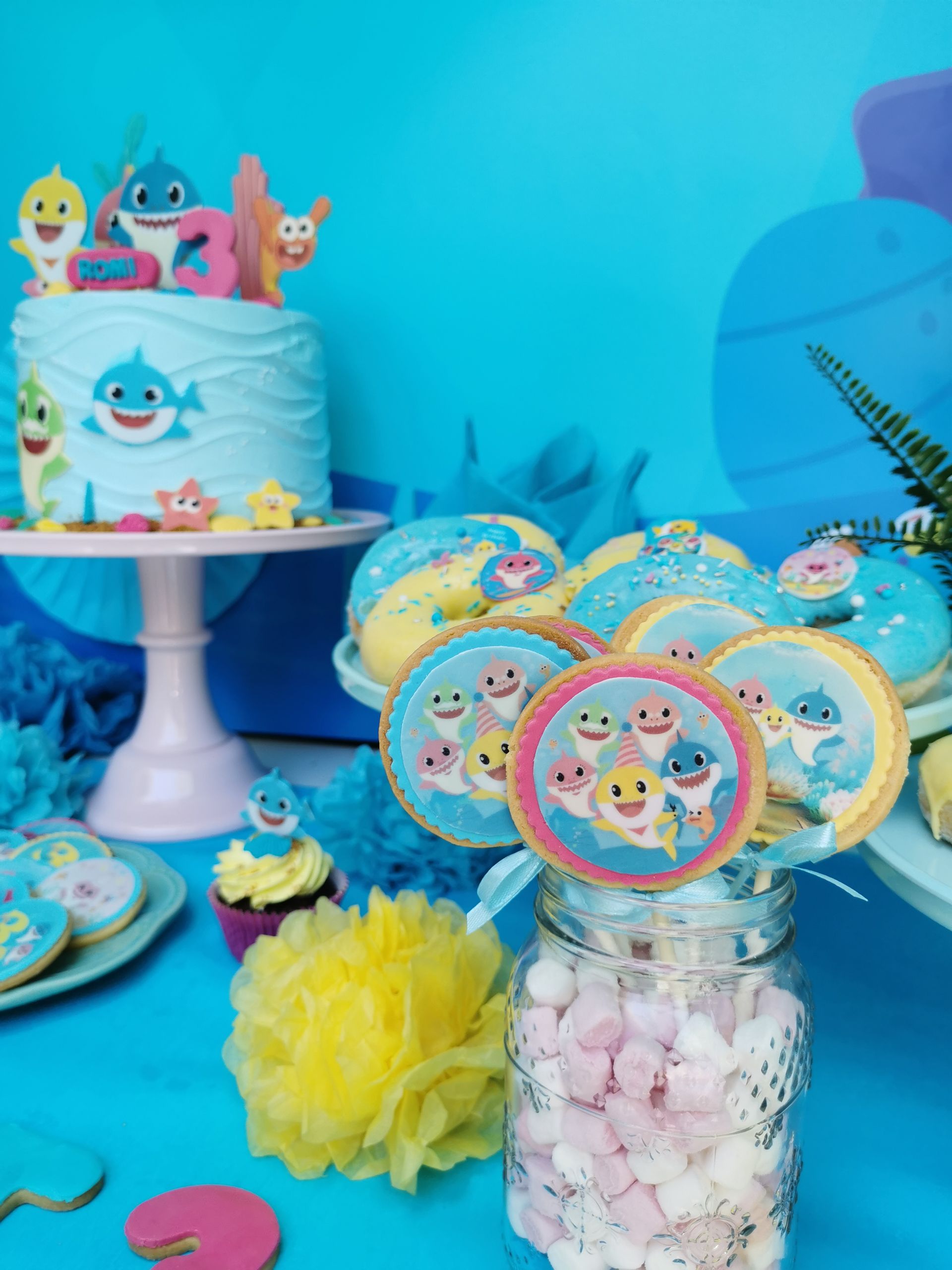 baby shark cake