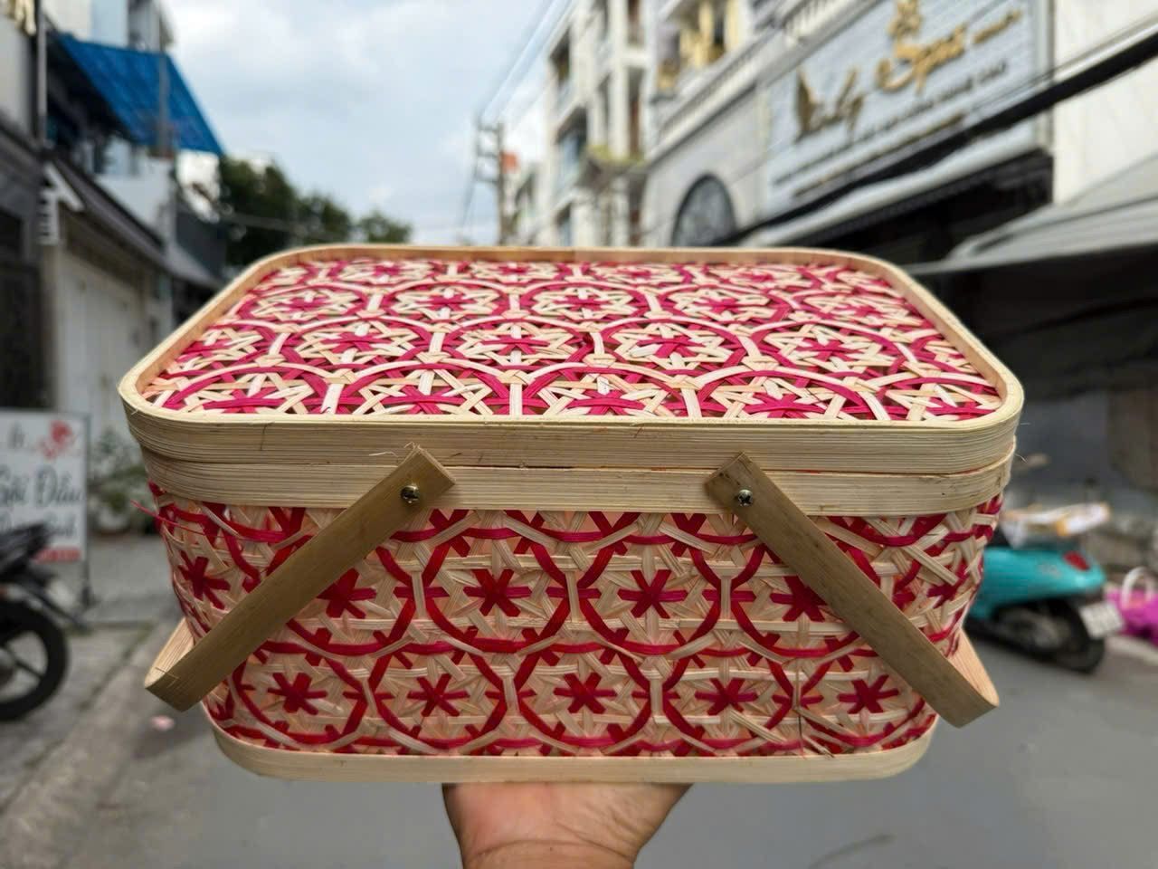 Stylish Handwoven Picnic Baskets