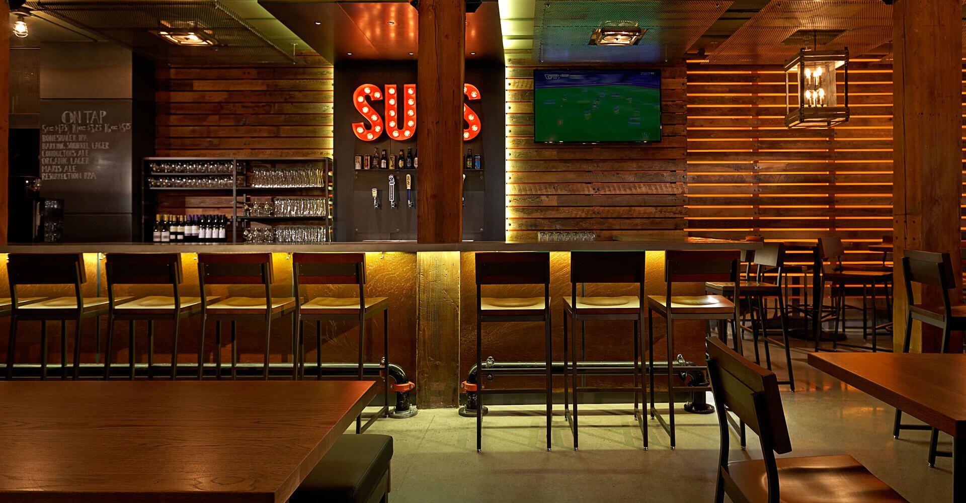 A bar with a sign that says su 's on it