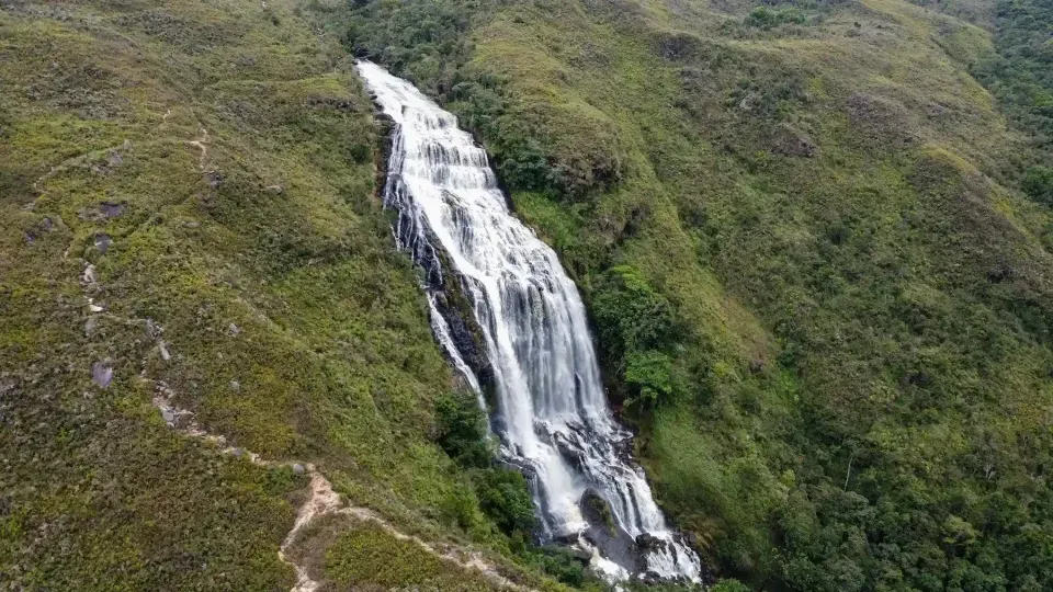 Cascada Manto de la Virgen en Barbosa Santander, atractivo natural cerca de Turrim Dei Hotel Boutique