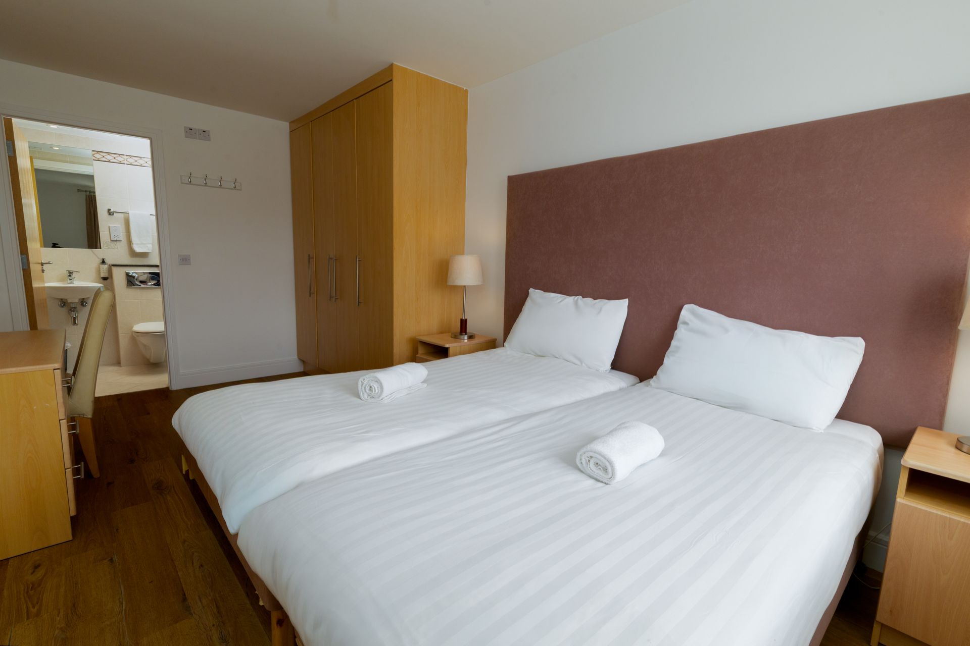 Geata Na Cathrach - Twin Room with Ensuite Bathroom