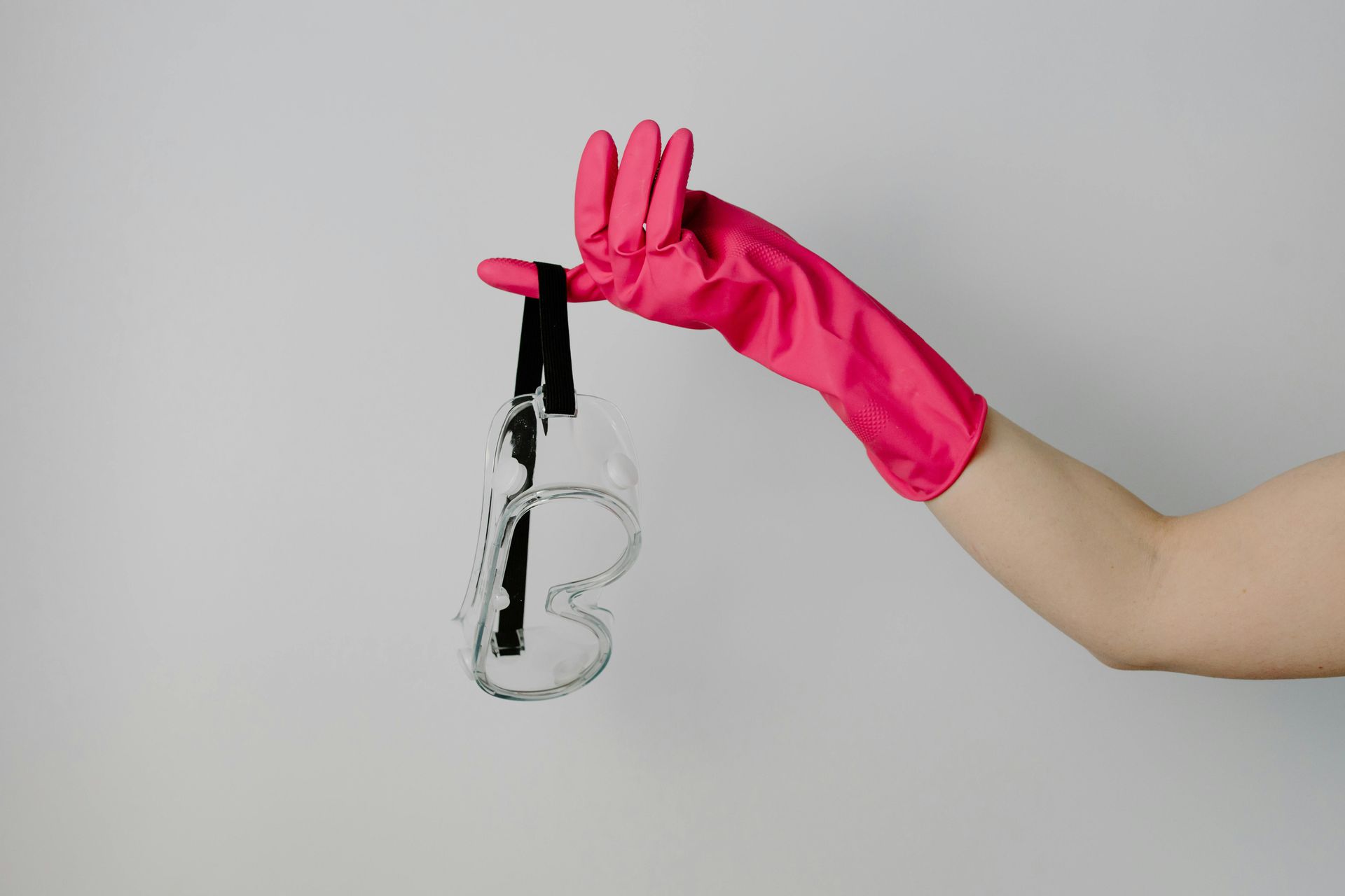 post construction cleaning services chicago - cleaner holding protective cleaning glasses