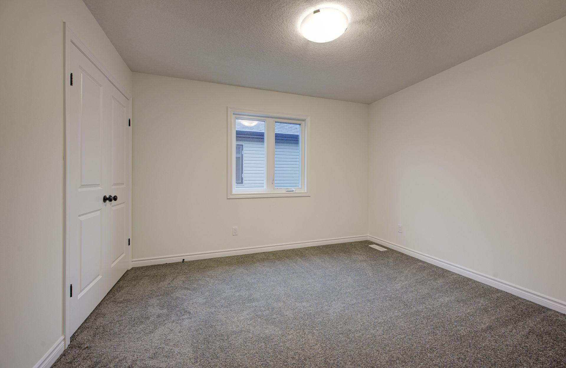 Move-in ready single detached home - 349 Bradshaw Drive, Stratford
