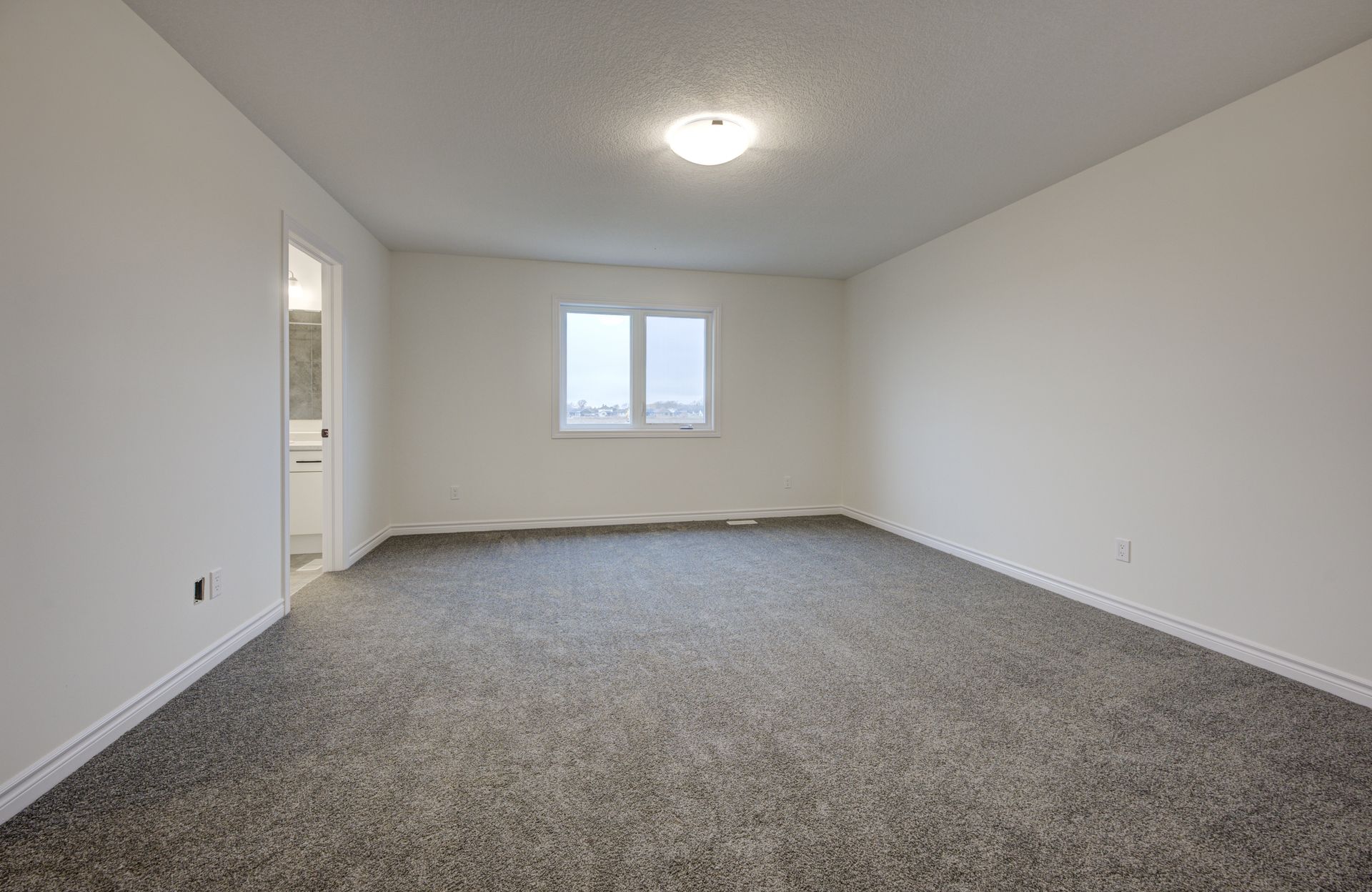 Move-in ready single detached home - 349 Bradshaw Drive, Stratford