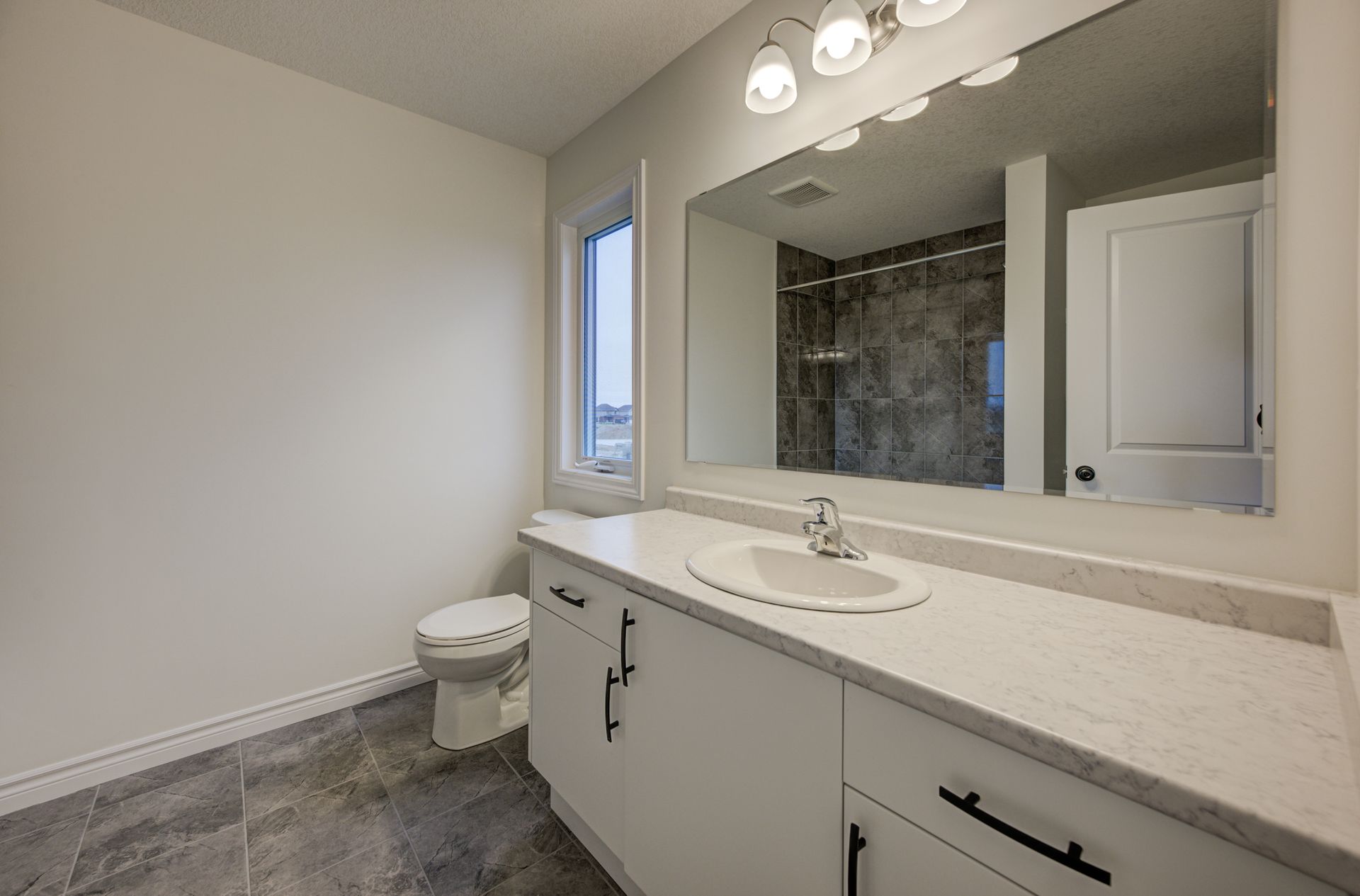 Move-in ready single detached home - 349 Bradshaw Drive, Stratford