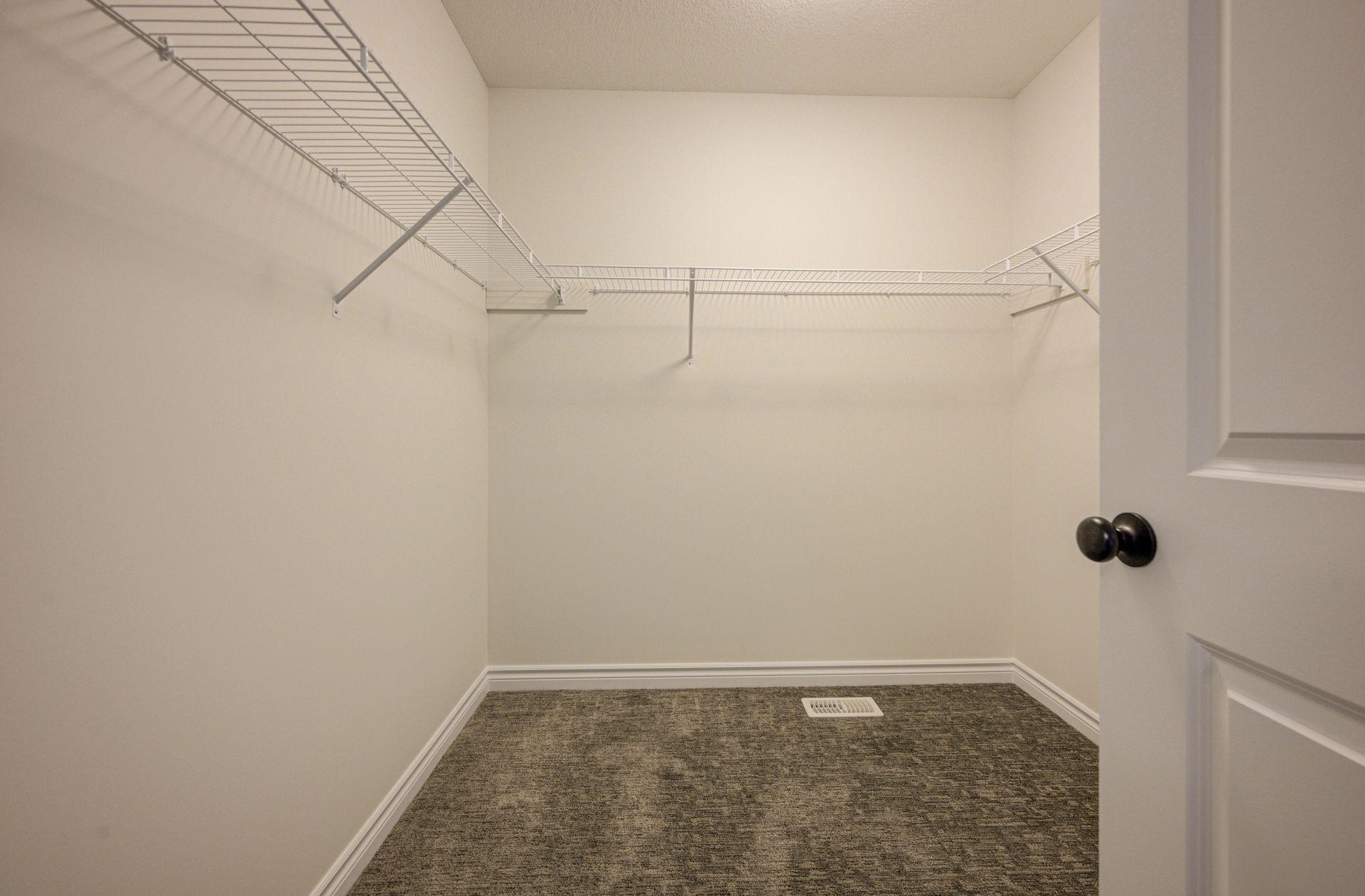 Move-in ready single detached home in Stratford, ON - 353 Bradshaw Drive