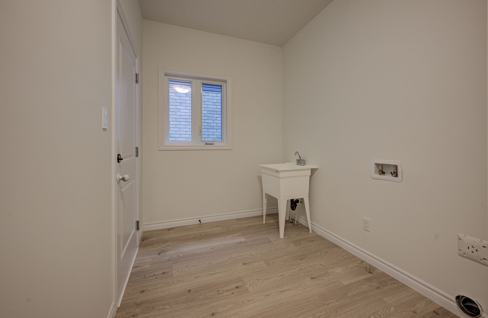 Move-in ready single detached home - 349 Bradshaw Drive, Stratford