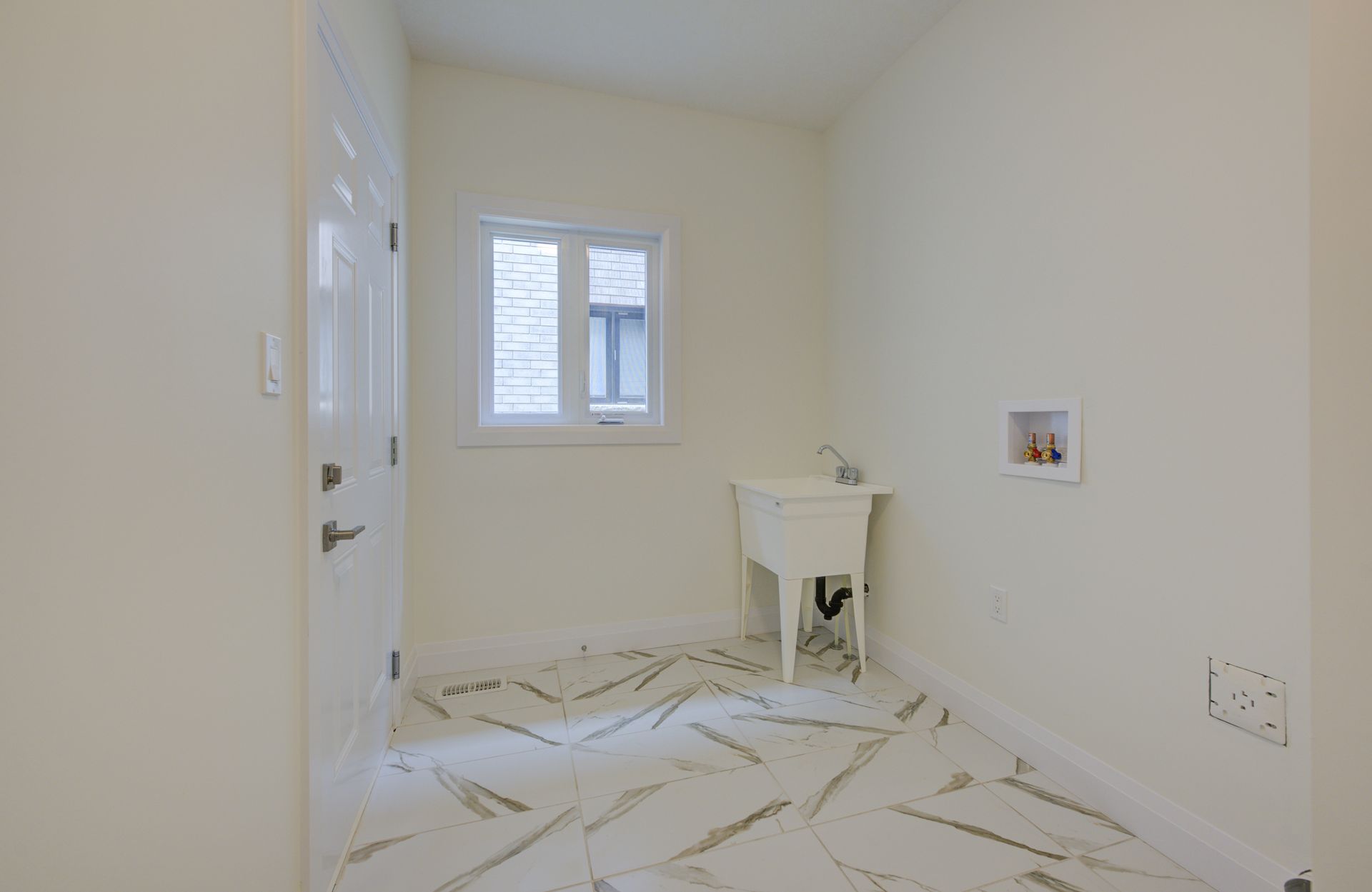 Move-in ready single detached home in Stratford, ON - 345 Bradshaw Drive