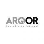 Logotipo de ARQOR Consultoria Integral en gris sobre fondo blanco