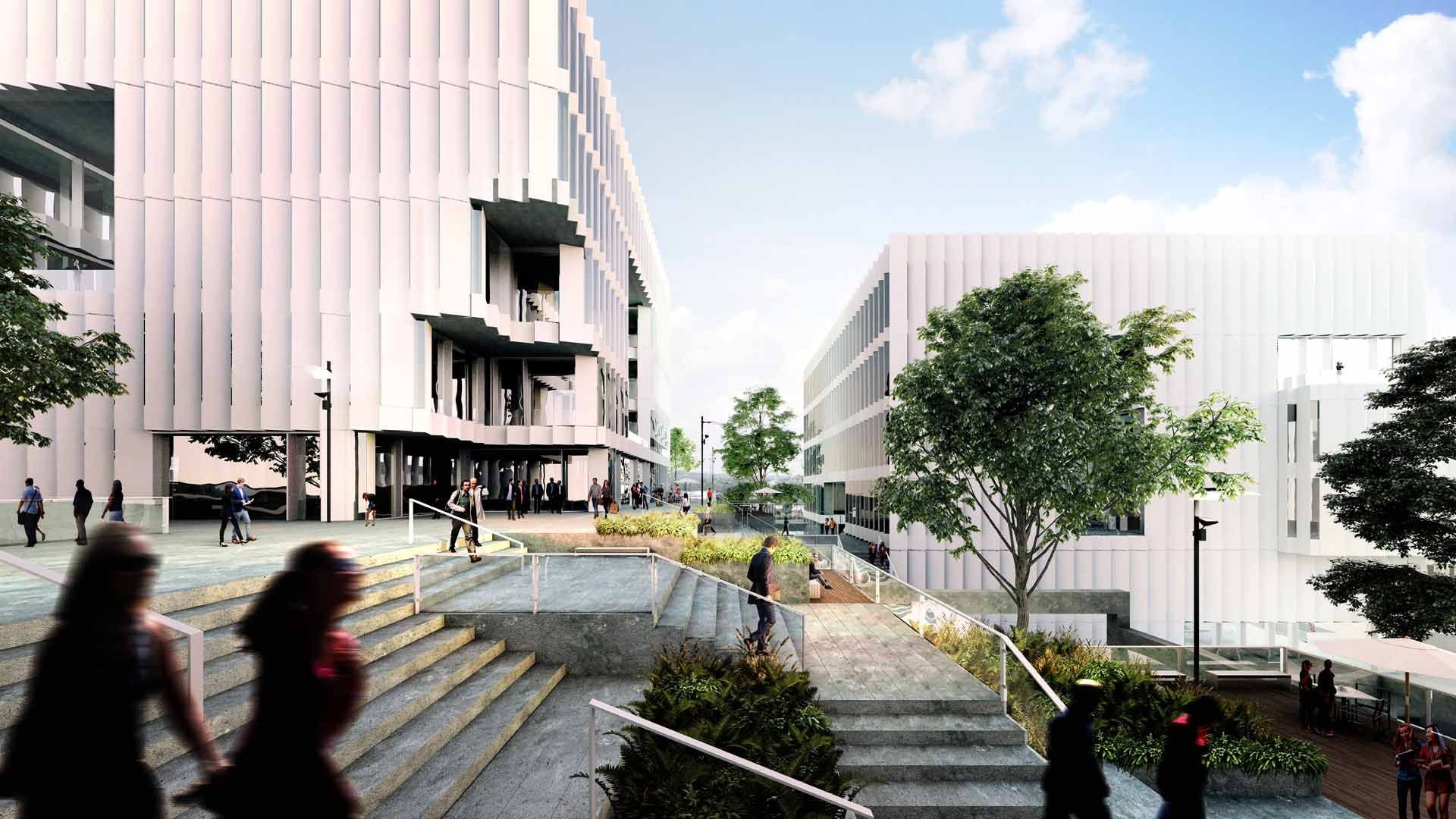 Vista exterior del Parque Empresarial Querétaro diseñado por ICONICO, un referente de arquitectura sustentable. La imagen muestra dos grandes edificios corporativos con fachadas blancas de líneas verticales para el control solar y esquinas con terrazas escalonadas sombreadas. En primer plano, varias personas transitan por un espacio público de diseño peatonal compuesto por amplias escalinatas de concreto, rampas y áreas verdes con árboles y jardineras integradas.