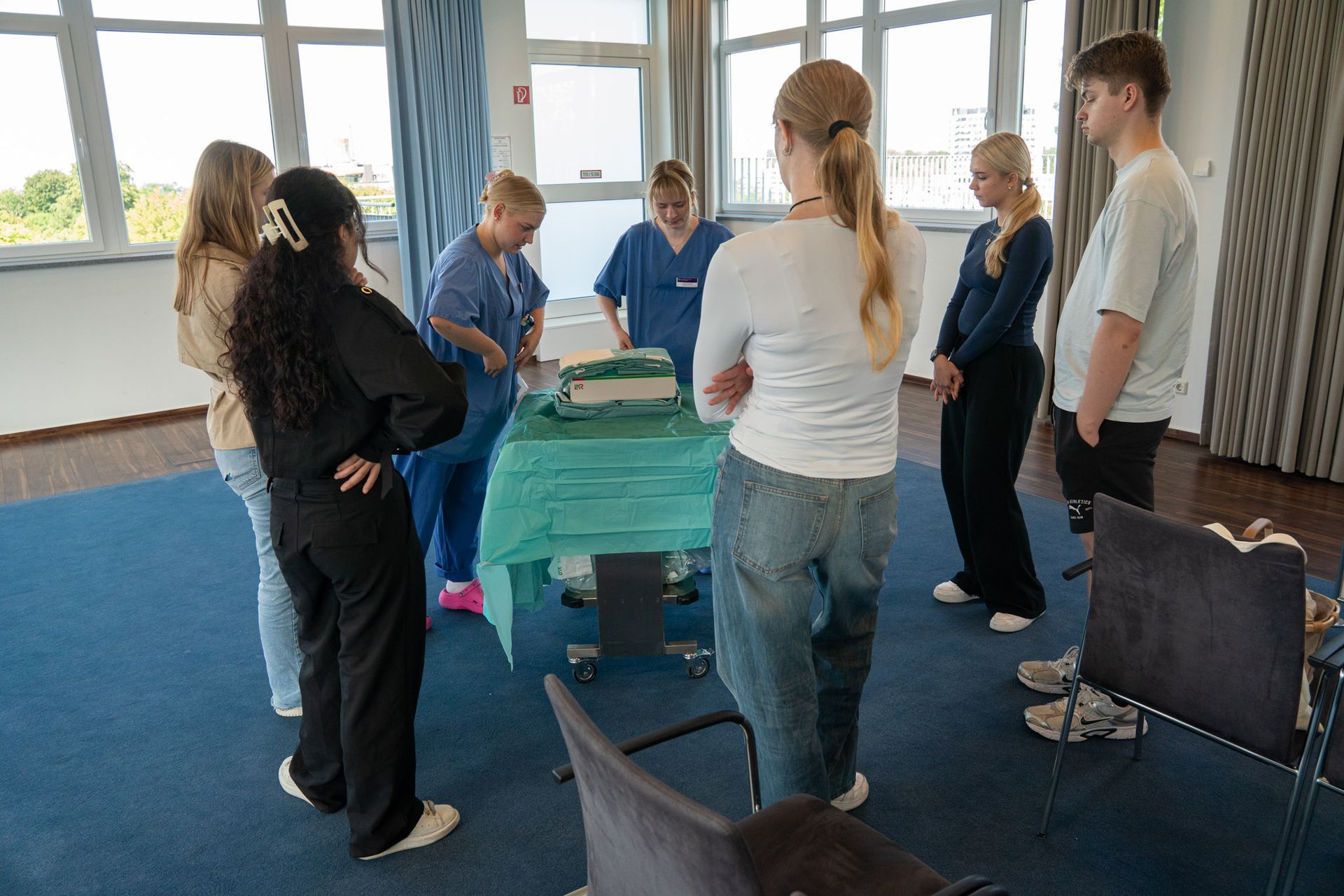 ´OTA-Azubis des EVK Bergisch Gladbach beim Onboarding-Tag
