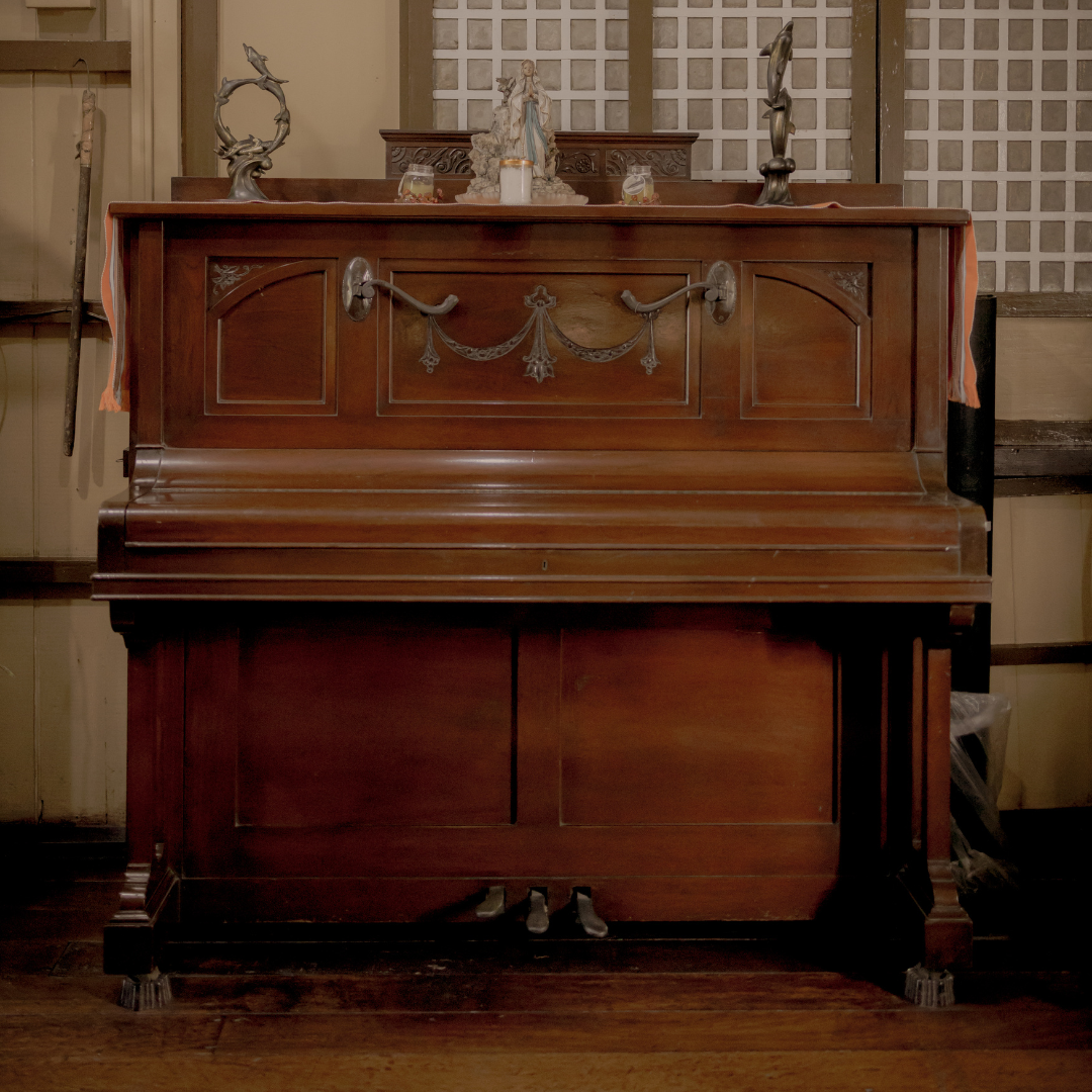 piano moving in home