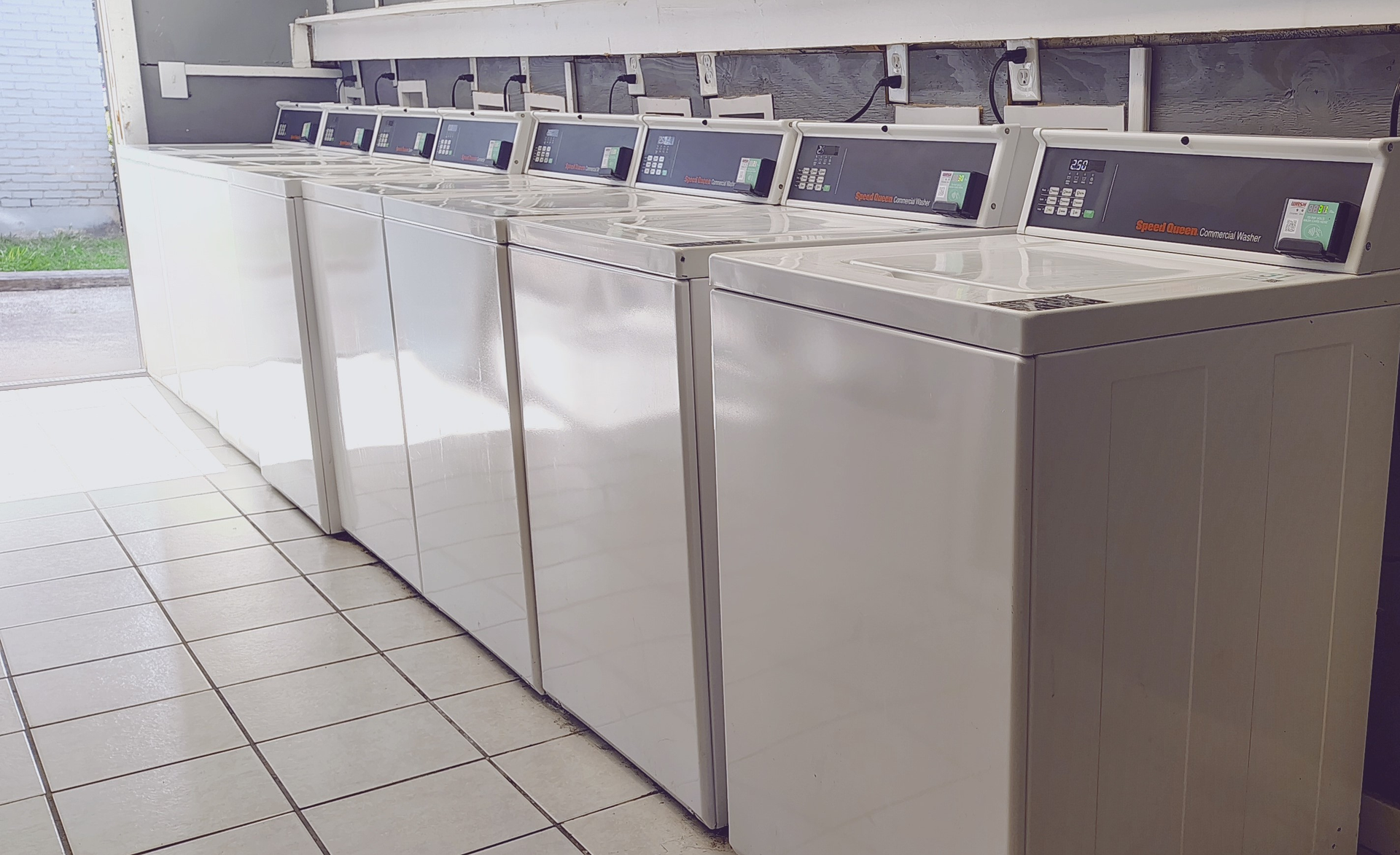 laundry room with washers

