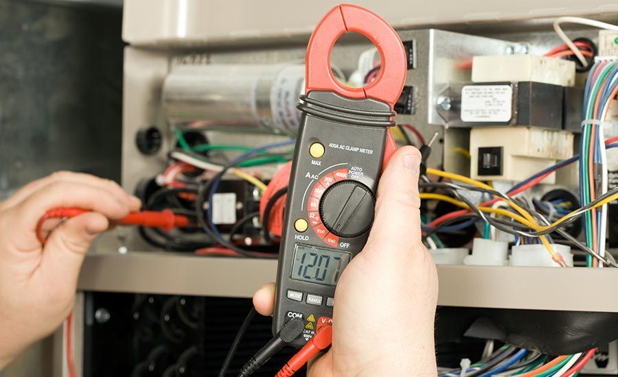 HVAC tech troubleshooting error with system