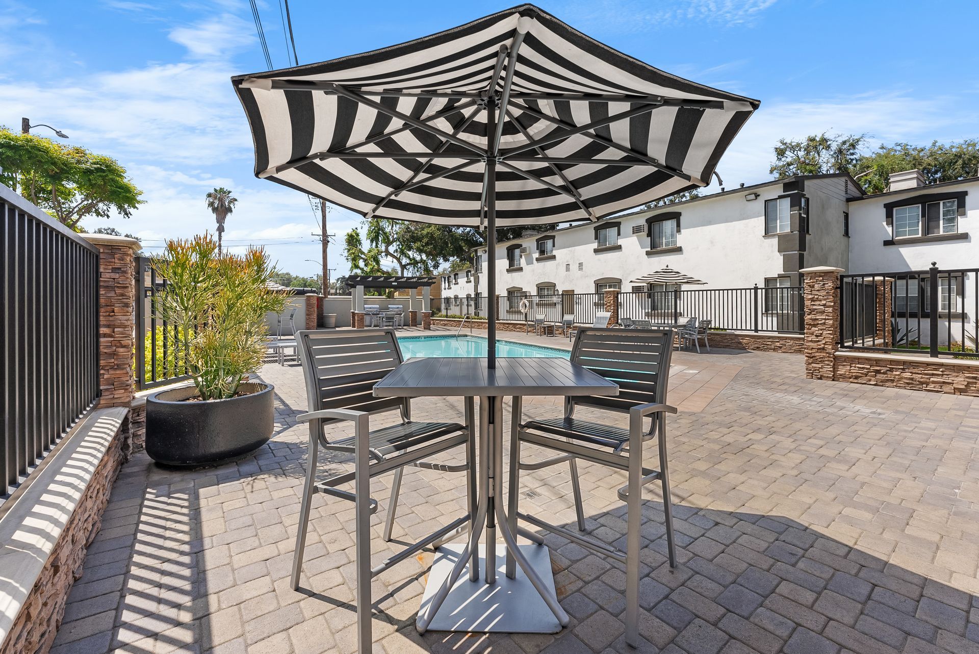 Sliding Photo Gallery Displaying Apartment Exterior Amenities