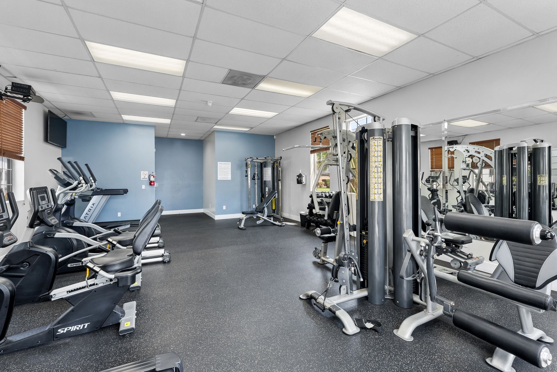 Sliding Photo Gallery Displaying Apartment Exterior Amenities