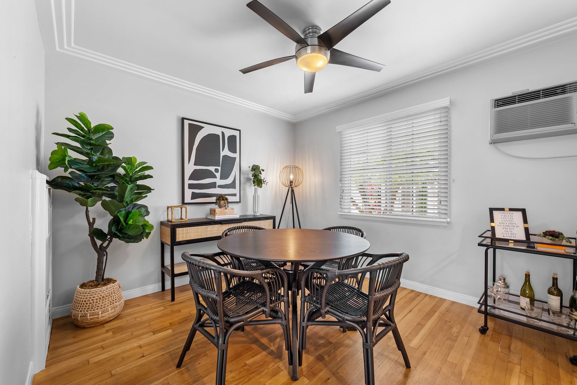 Sliding Photo Gallery Displaying Apartment Interior Amenities